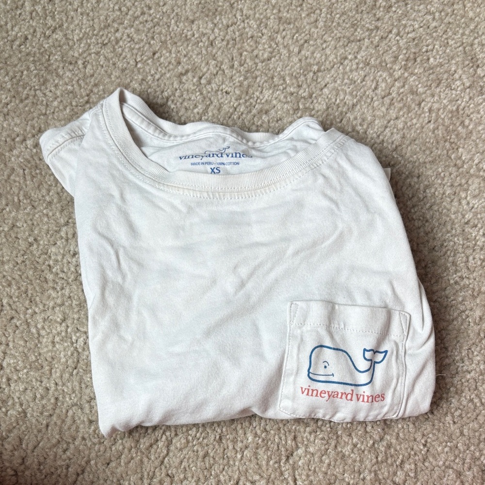 Vineyard Vines Women’s White Pocket T-Shirt with Whale Graphic